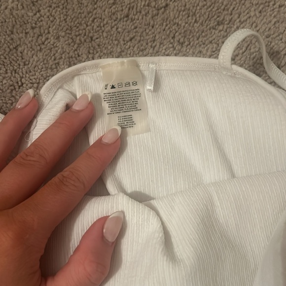 Aritzia ribbed tank top - Picture 3 of 4